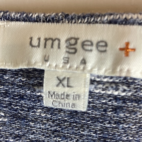 Umgee + Lightweight Sweater Mixed Media Animal Print Size XL. - Picture 5 of 6